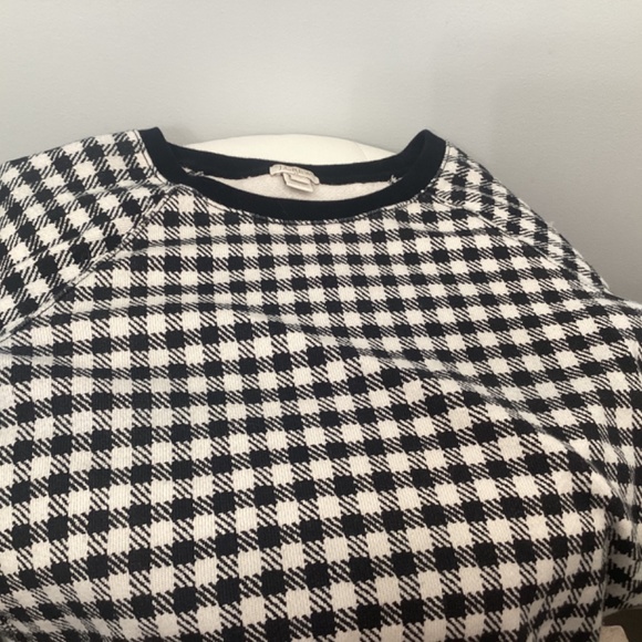 𝐁𝐥𝐚𝐜𝐤 𝐚𝐧𝐝 𝐰𝐡𝐢𝐭𝐞 𝐜𝐡𝐞𝐜𝐤𝐞𝐫𝐞𝐝 𝐣-𝐜𝐫𝐞𝐰 𝐬𝐰𝐞𝐚𝐭𝐞𝐫 - Picture 3 of 7